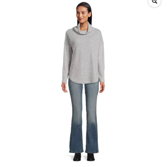 Soft and cozy cowl neck sweater - Picture 2 of 5